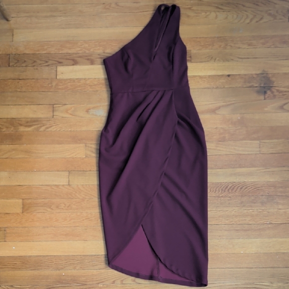 Lulus Dresses & Skirts - Lulu's One-Shoulder Plum Dress